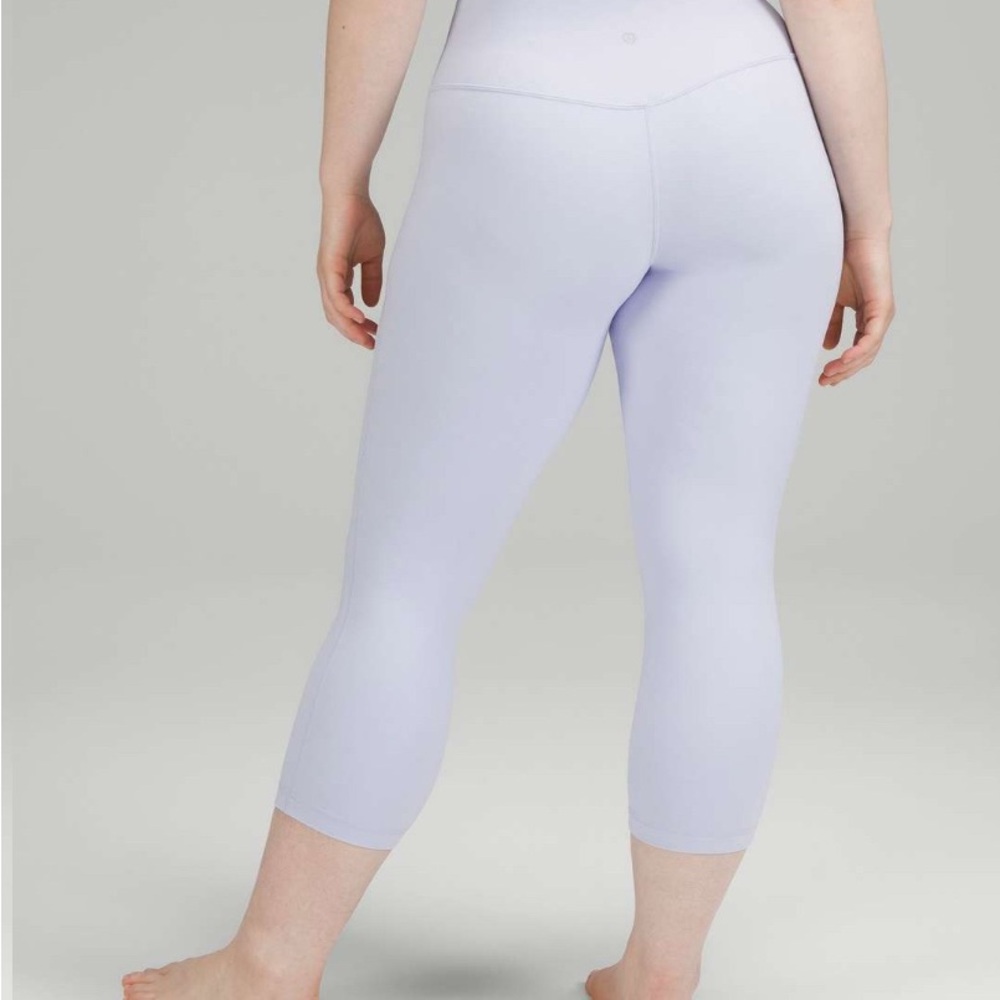 Lululemon Align High-Rise Crop 21"
Pastel Blue